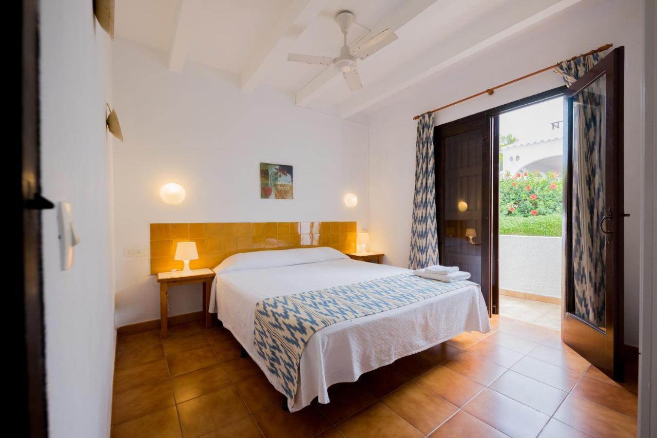 Apartamentos Sa Cala Cala Morell Esterno foto